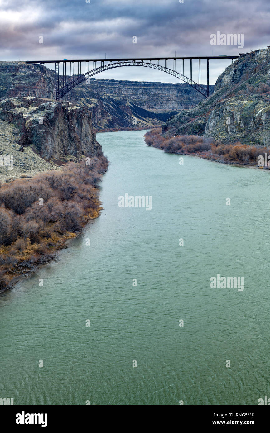 Ponte iconica vicino a Twin Falls consente ai viaggiatori di attraversare il fiume Snake Foto Stock