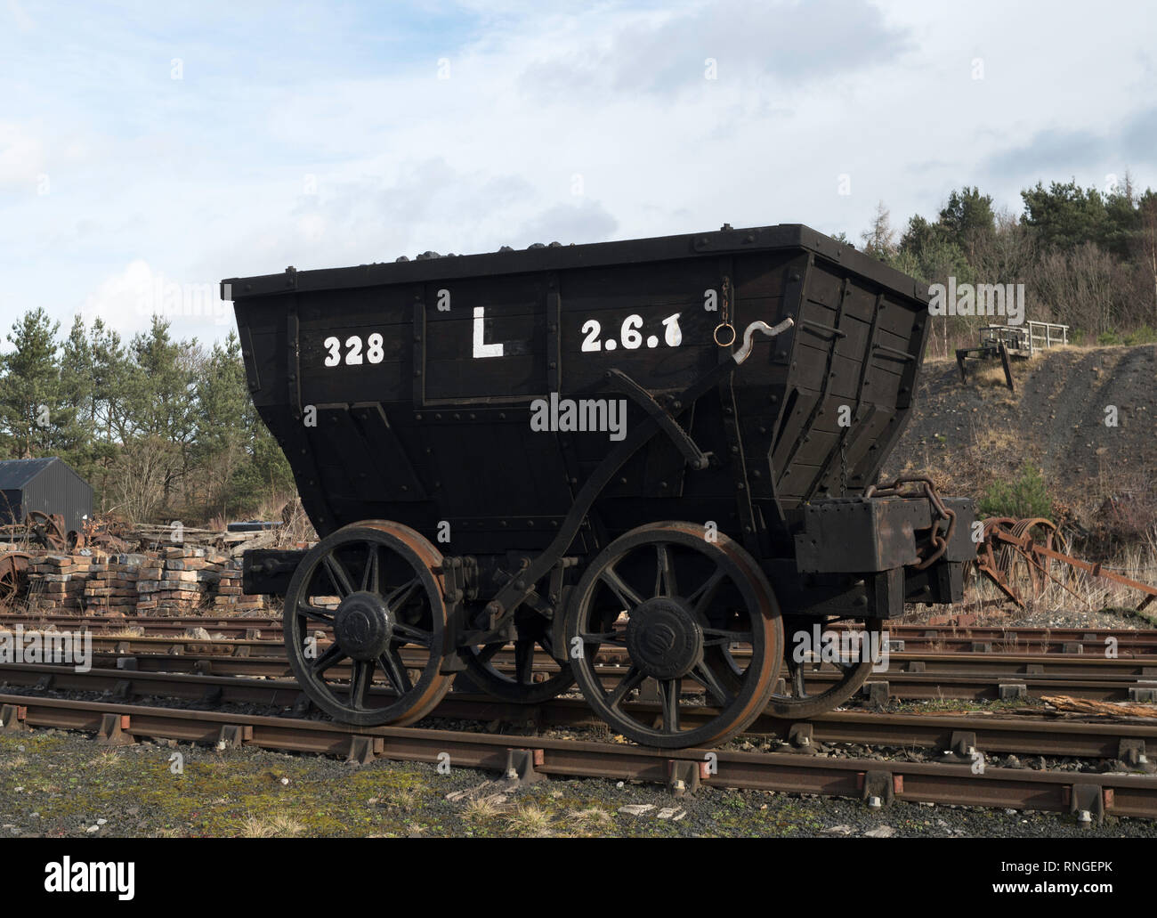 Un 1870 legno 4T chaldron carro ferroviario dalla stazione di Londonderry presso il museo Beamish, North East England, Regno Unito Foto Stock