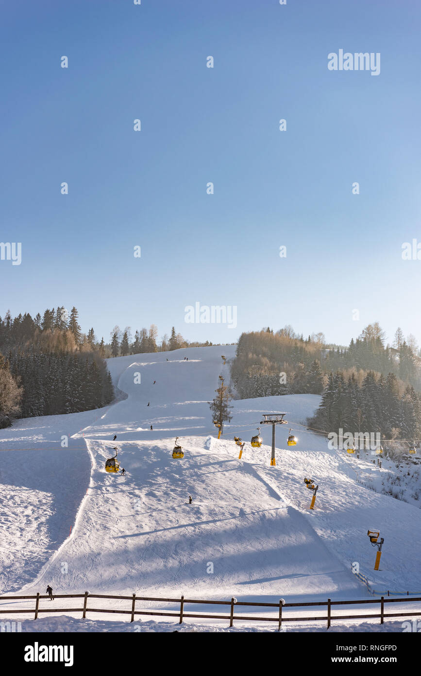 Stazione di sci Hauser Kaibling uno dell'Austria top ski resorts: 44 impianti di risalita, 123 km di piste da sci, parcheggio, Schladminger interconnessi 4 montagne Foto Stock