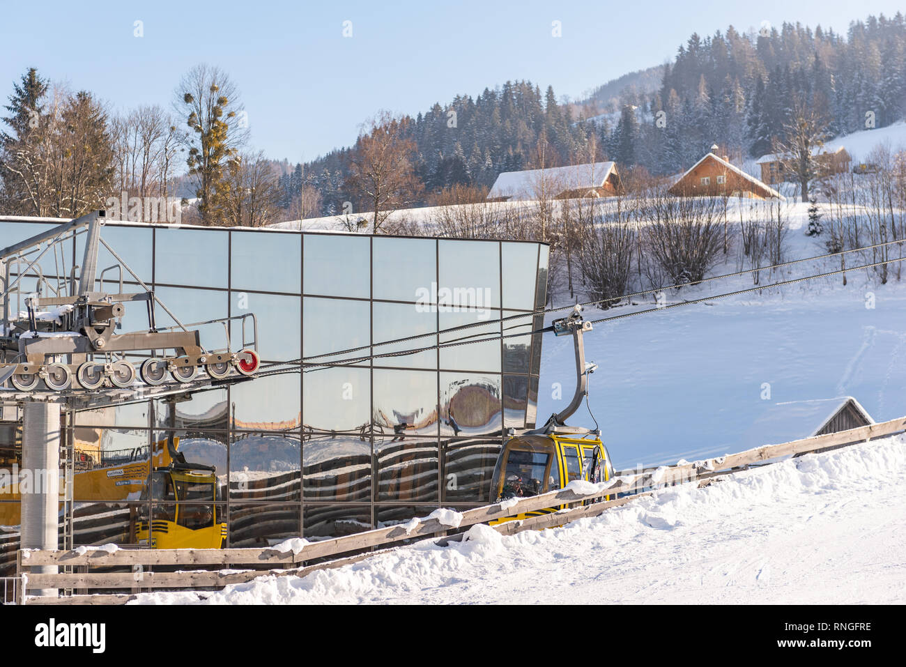 Stazione di sci Hauser Kaibling uno dell'Austria top ski resorts: 44 impianti di risalita, 123 km di piste da sci, parcheggio, Schladminger interconnessi 4 montagne Foto Stock