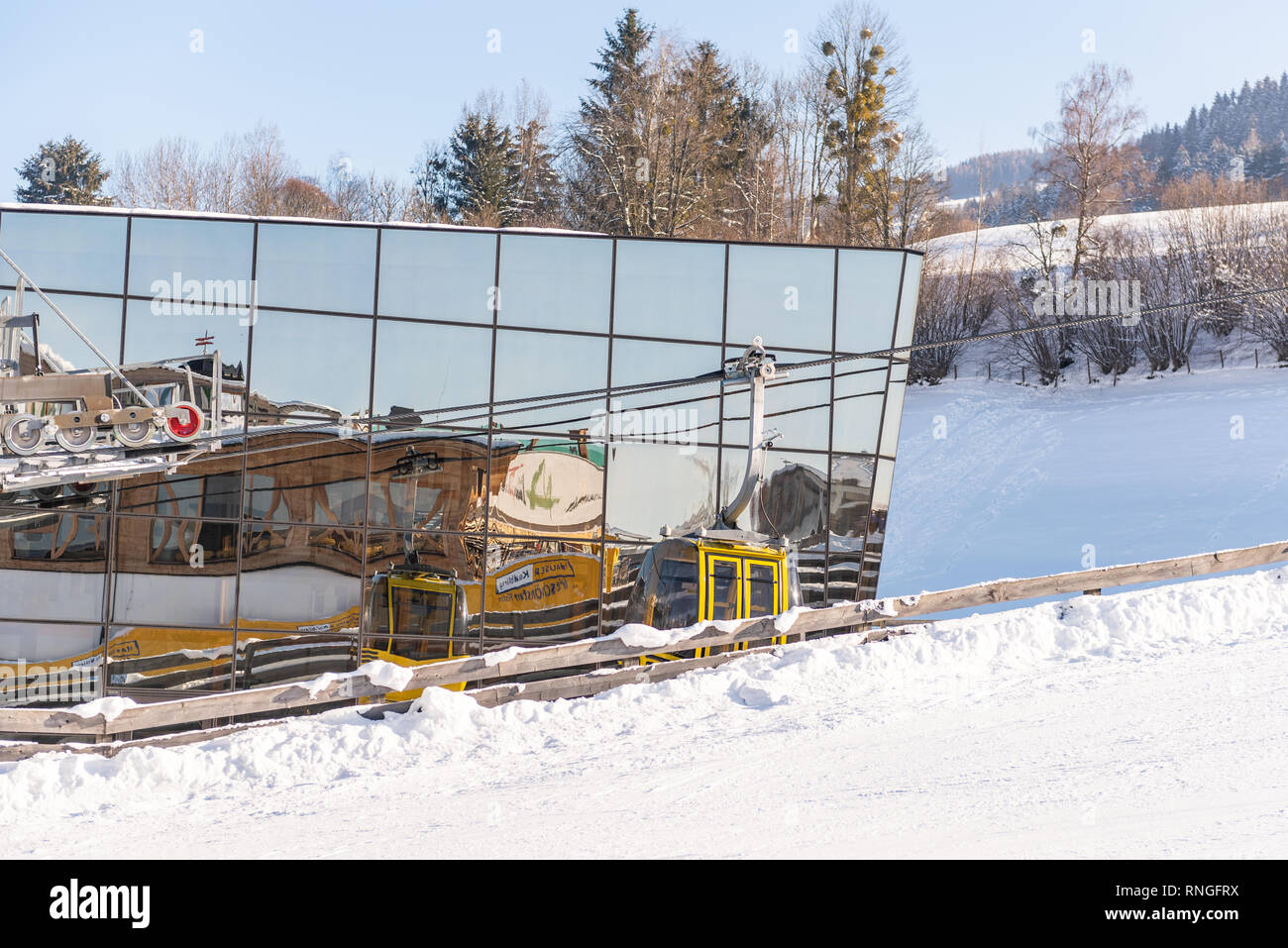 Stazione di sci Hauser Kaibling uno dell'Austria top ski resorts: 44 impianti di risalita, 123 km di piste da sci, parcheggio, Schladminger interconnessi 4 montagne Foto Stock