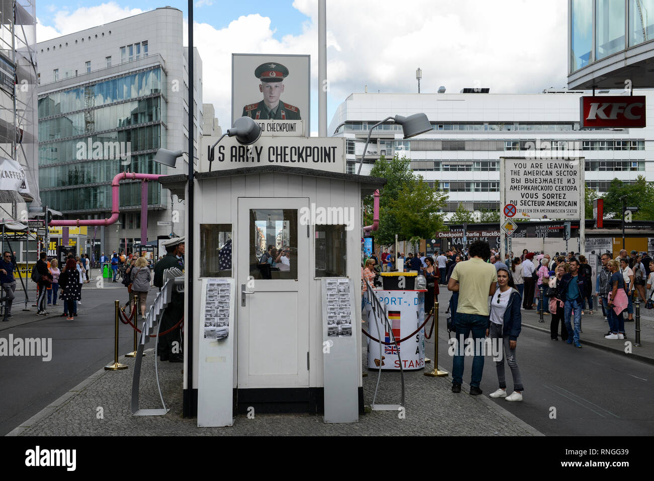 Germania Berlino, il muro, famosa stazione di frontiera Checkpoint Charly dopo la guerra fredda Foto Stock