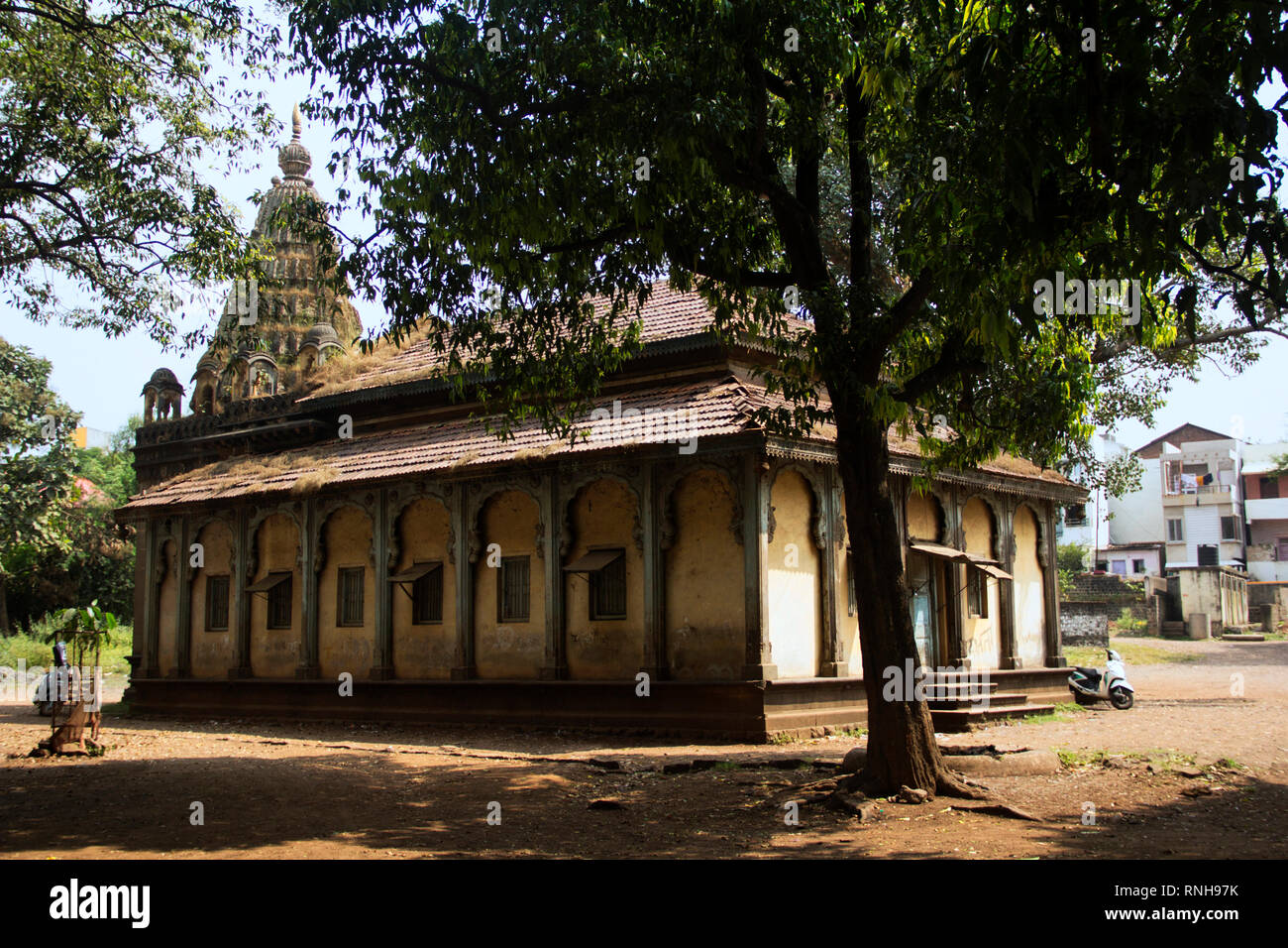 Vecchia struttura per ultimi riti del popolo dal royal Bhosale famiglia di Kolhapur Sansthan vicino Panchganga Ghat, Kolhapur, Maharashtra Foto Stock