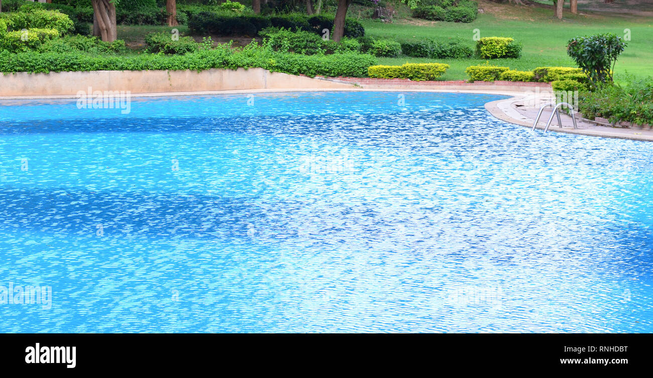 Paesaggio con nessuno piscina in hotel Foto Stock