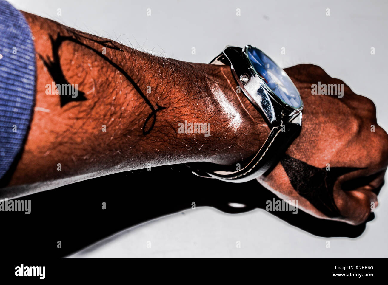 Tribal tattoo a portata di mano Foto Stock