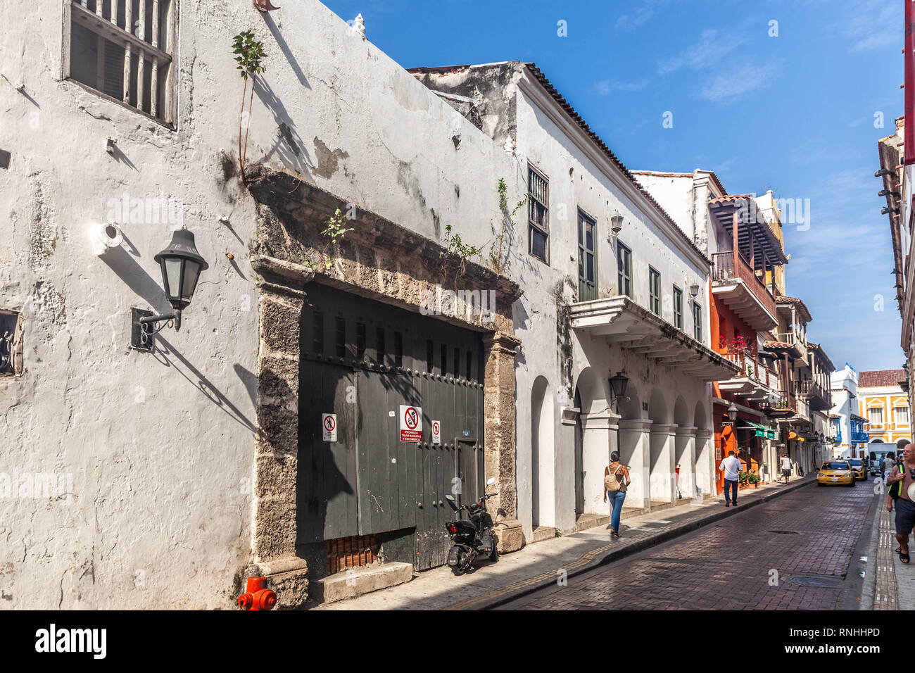 Scena di strada su calle San Juan de Dios, a Cartagena de Indias, Colombia. Foto Stock