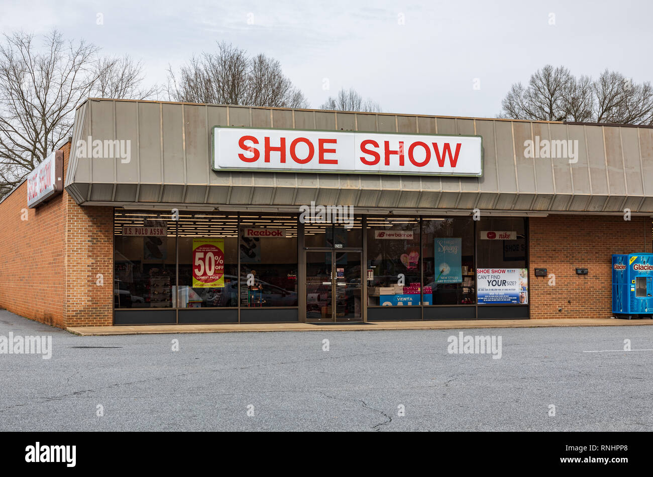 HICKORY, NC, Stati Uniti d'America-2/15/19: un locale Show Show store, uno di più di 1150 località. Foto Stock