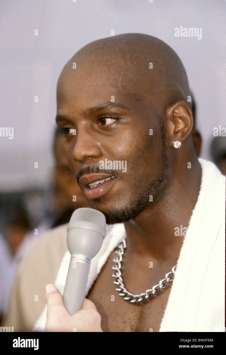 Il rapper DMX è mostrato essendo intervistato prima del suo set di Woodstock '99. Foto Stock