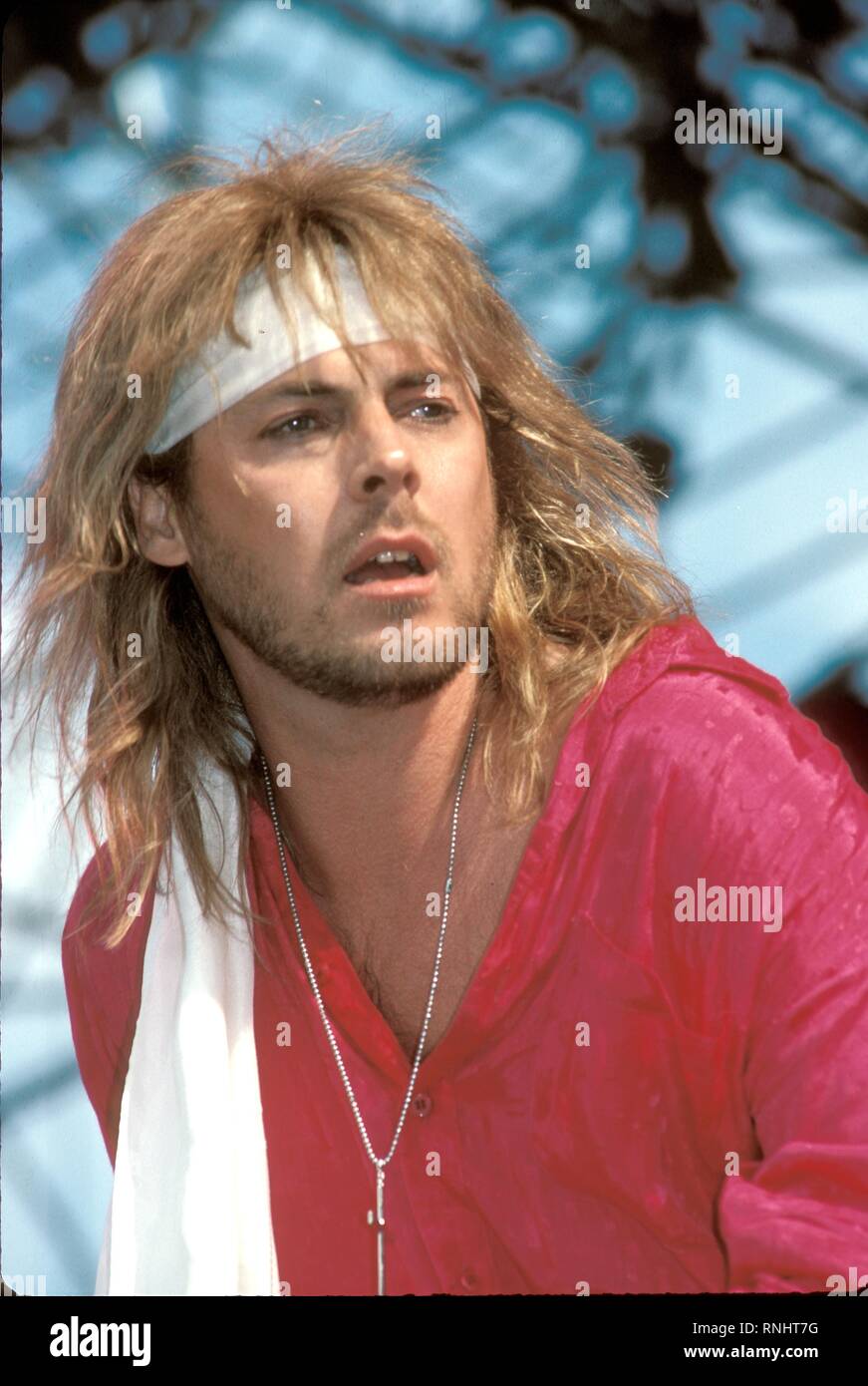 Il cantante Don Dokken è mostrato esibirsi sul palco durante un concerto di Dokken. Foto Stock