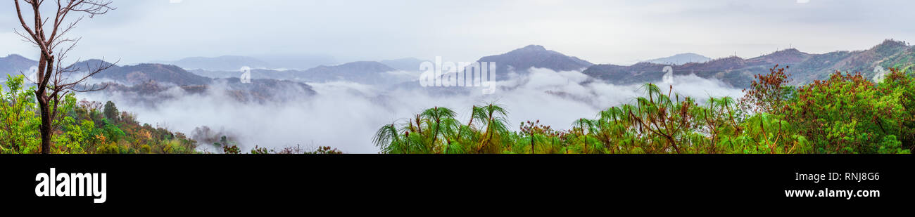 Montagna panoramica e beautiful​ landscape​ a Khao ​kho da Namkor Namchun viewpoint​, in​ Phetchabun, Thailandia Foto Stock