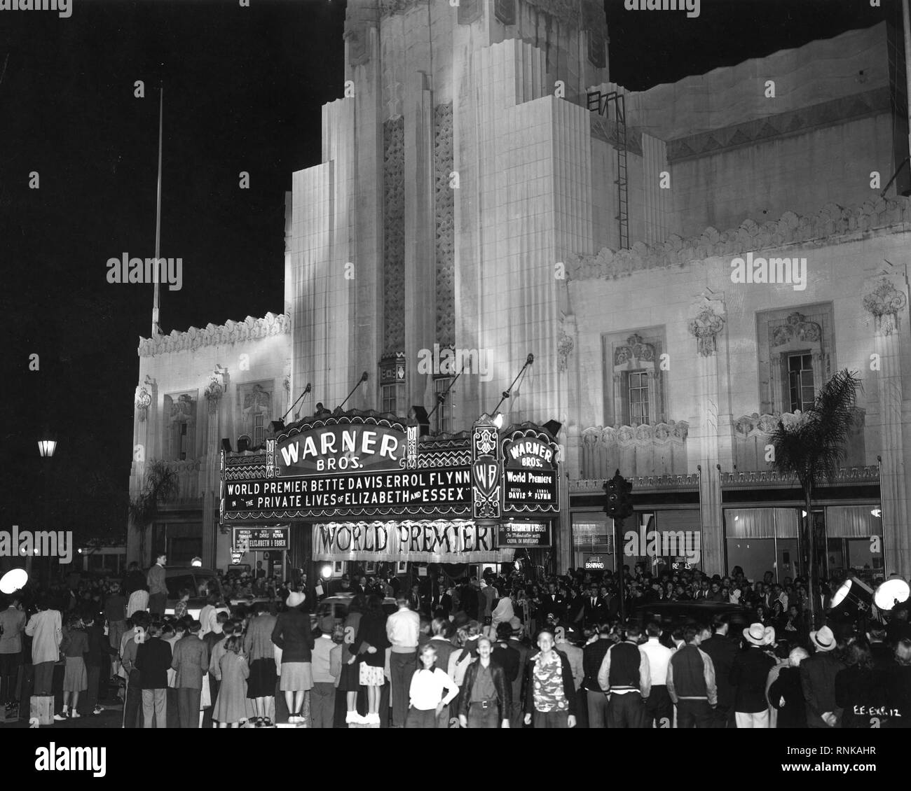 Bette Davis Errol Flynn la vita privata di Elizabeth e Essex 1939 Movie World Premiere Warner Bros Theatre di Los Angeles California Warner Bros Foto Stock