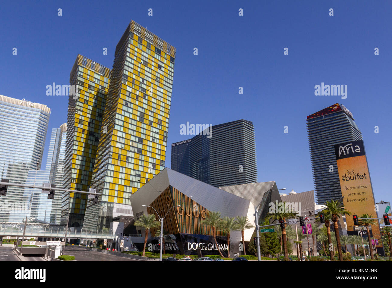 Vista dello Skyline di (L-R) L'hotel Aria, vira Torri Residenze, Dolce & Gabana store e cosmopolita, Las Vegas, Nevada, Stati Uniti. Foto Stock