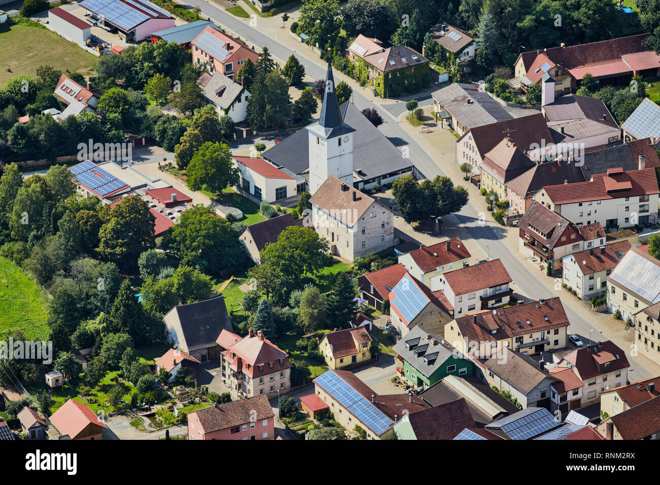 La città Untersteinbach visto dall'aria. Comune Rauhenebrach, distretto di Hassberg, Baviera, Germania Foto Stock