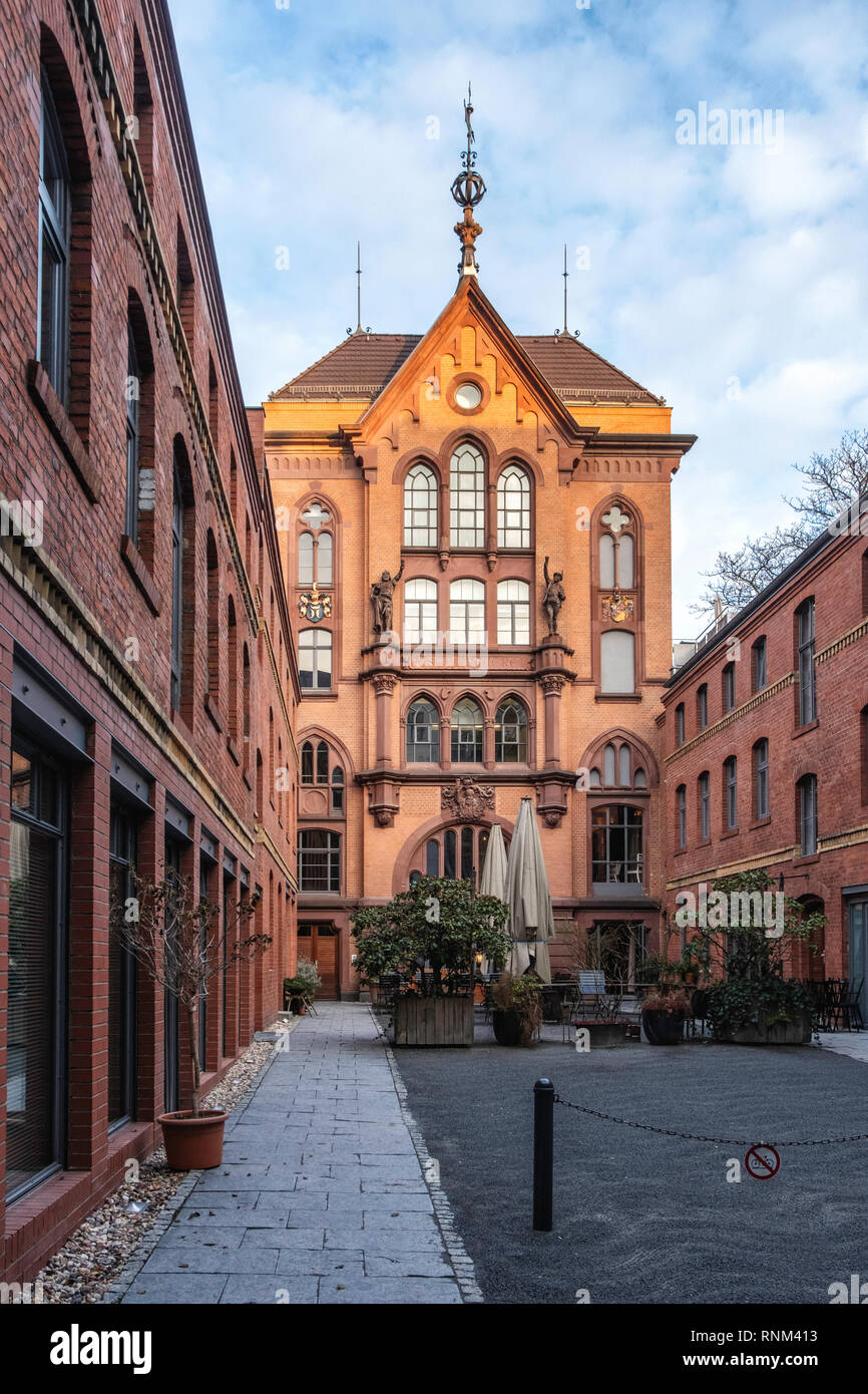 Berlin-Mitte, Katz Orange ristorante nel cortile della ex fabbrica di birra Josty. Storico rosso in stile neo-classico edificio in arenaria. Foto Stock