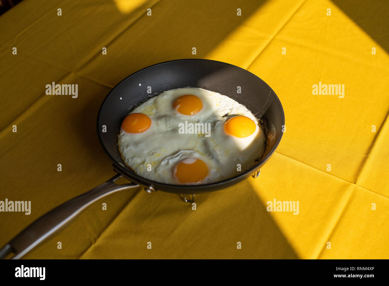 Sunny Side up uova Foto Stock