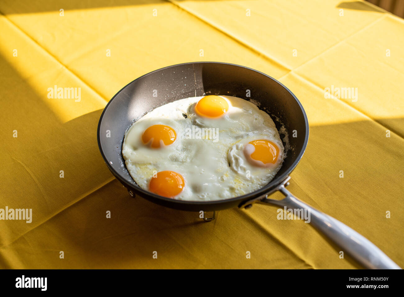 Sunny Side up uova Foto Stock