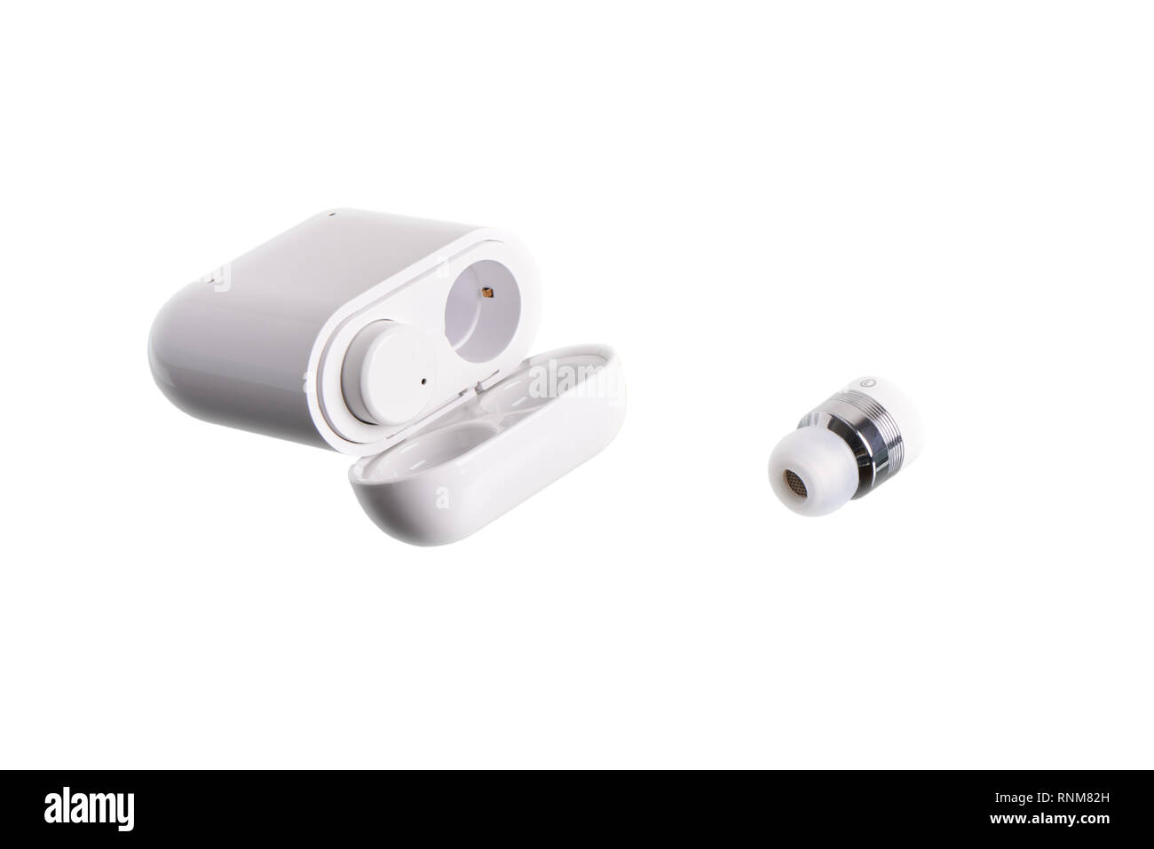 Wireless bluetooth cordless auricolari con custodia a pagamento, isolato su bianco Foto Stock