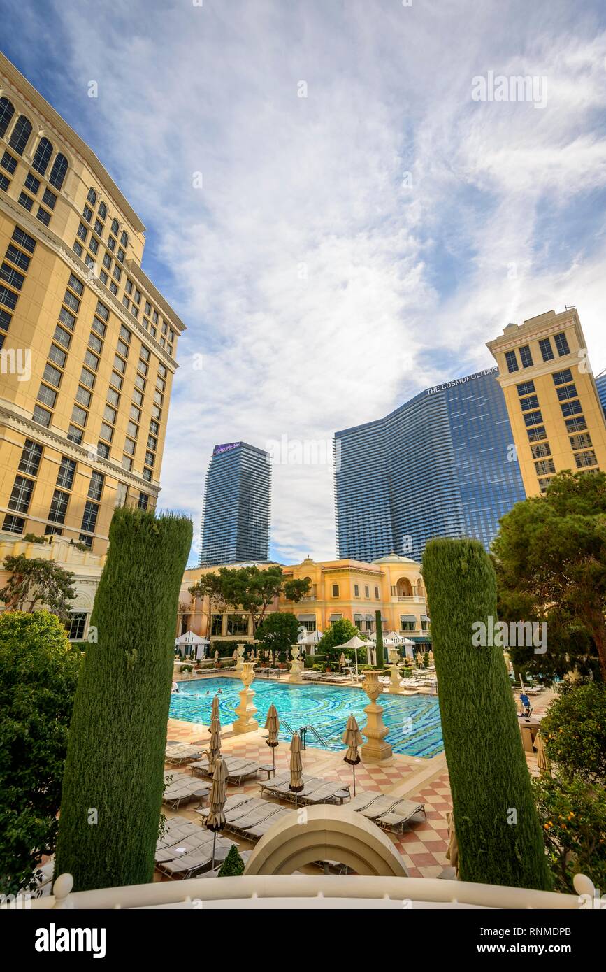 Benessere, area spa con piscina, casinò e hotel di lusso a Bellagio, Las Vegas Strip di Las Vegas, Nevada, STATI UNITI D'AMERICA Foto Stock