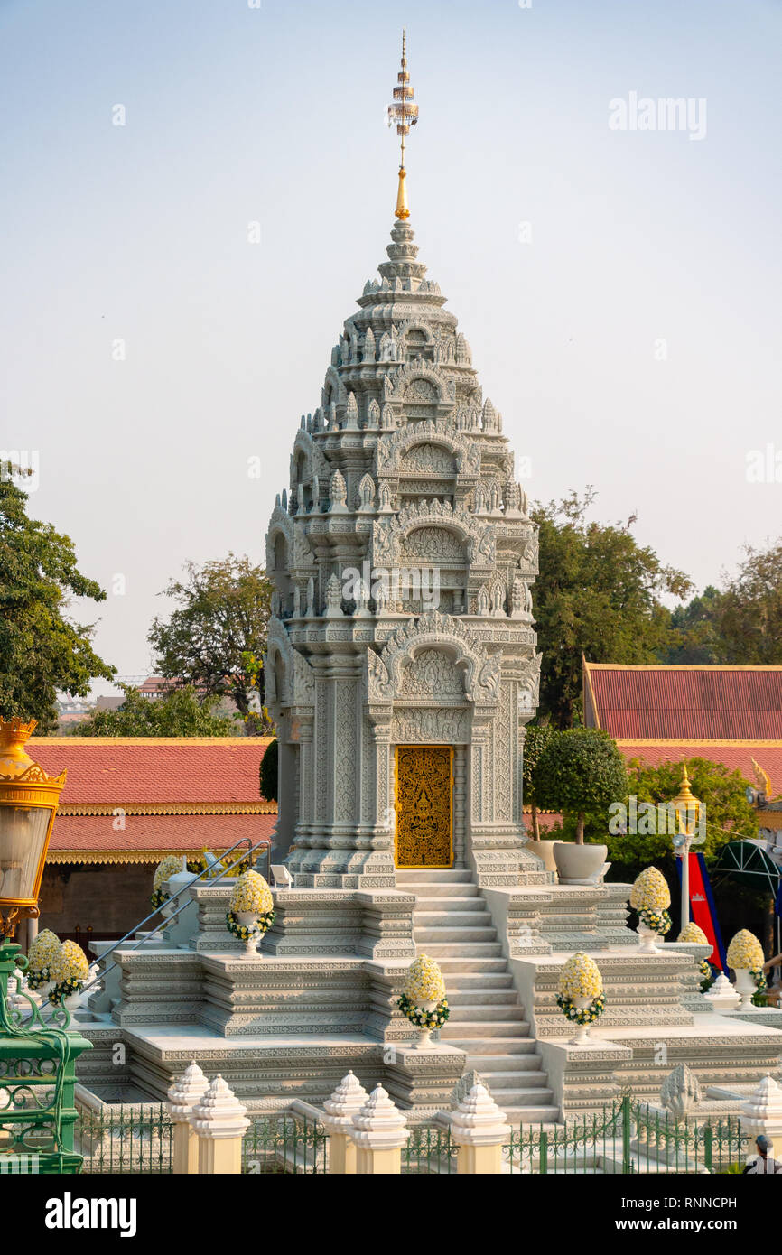 Kantha Bopha Stupa alla Pagoda d'Argento nel Palazzo reale, Phnom Penh, Cambogia, Asia Foto Stock
