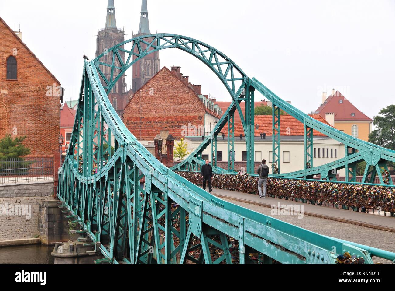 WROCLAW, Polonia - 11 Maggio 2018: la gente visita Ostrow Tumski isola a Wroclaw in Polonia. Quello di Wroclaw è la quarta città più grande della Polonia con 632,067 persone (2 Foto Stock