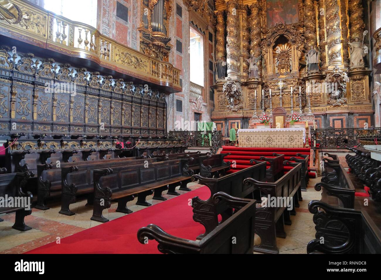 PORTO, Portogallo - 24 Maggio 2018: Cattedrale dell'Assunzione della Beata Vergine Maria a Porto. Le funzioni di chiesa romanica, gotica e barocca stili. Foto Stock