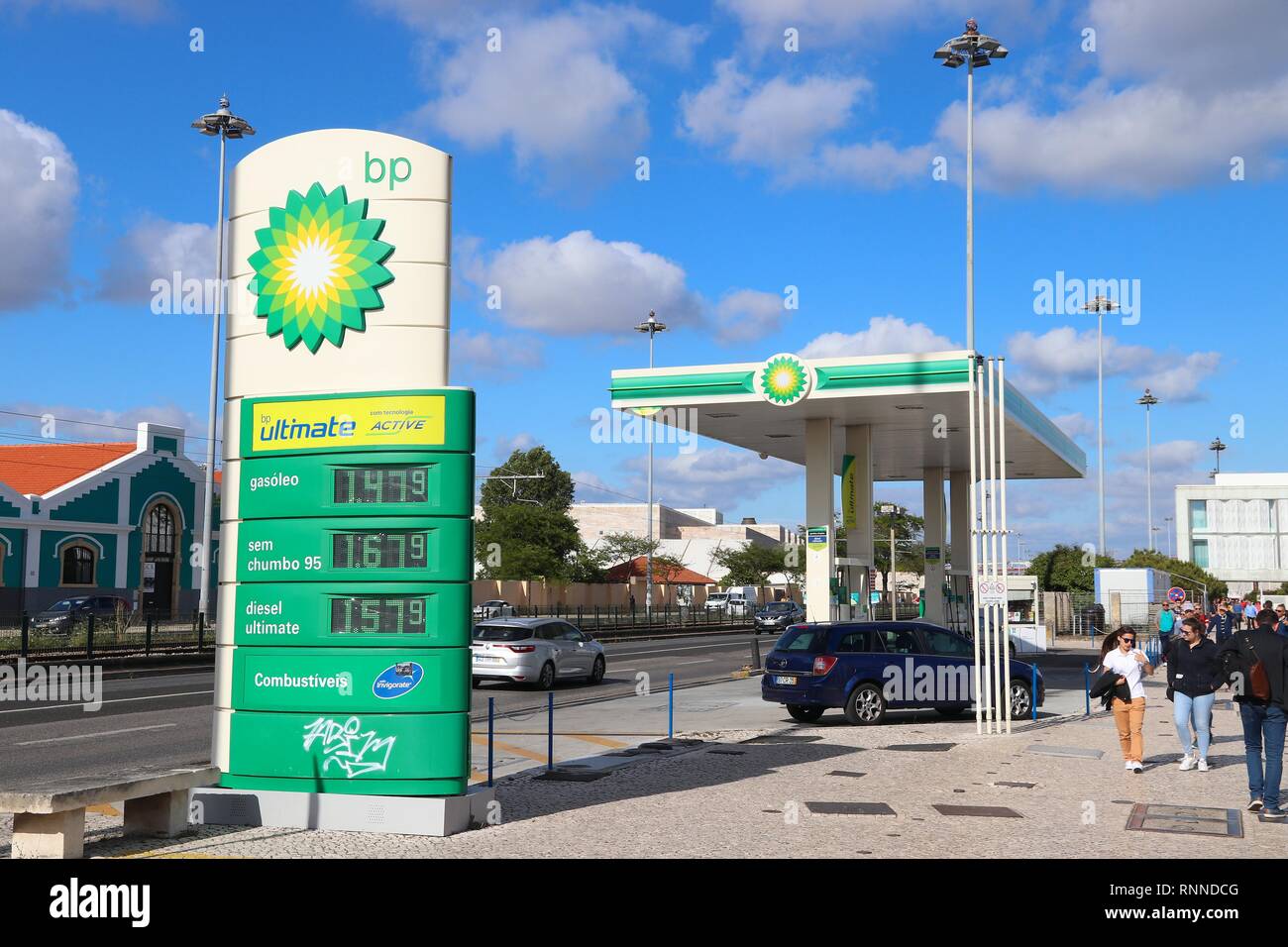 Lisbona, Portogallo - 5 giugno 2018: BP gas station prezzi in Portogallo. BP (British Petroleum) è una multinazionale del settore gas e petrolio azienda con sede in Foto Stock