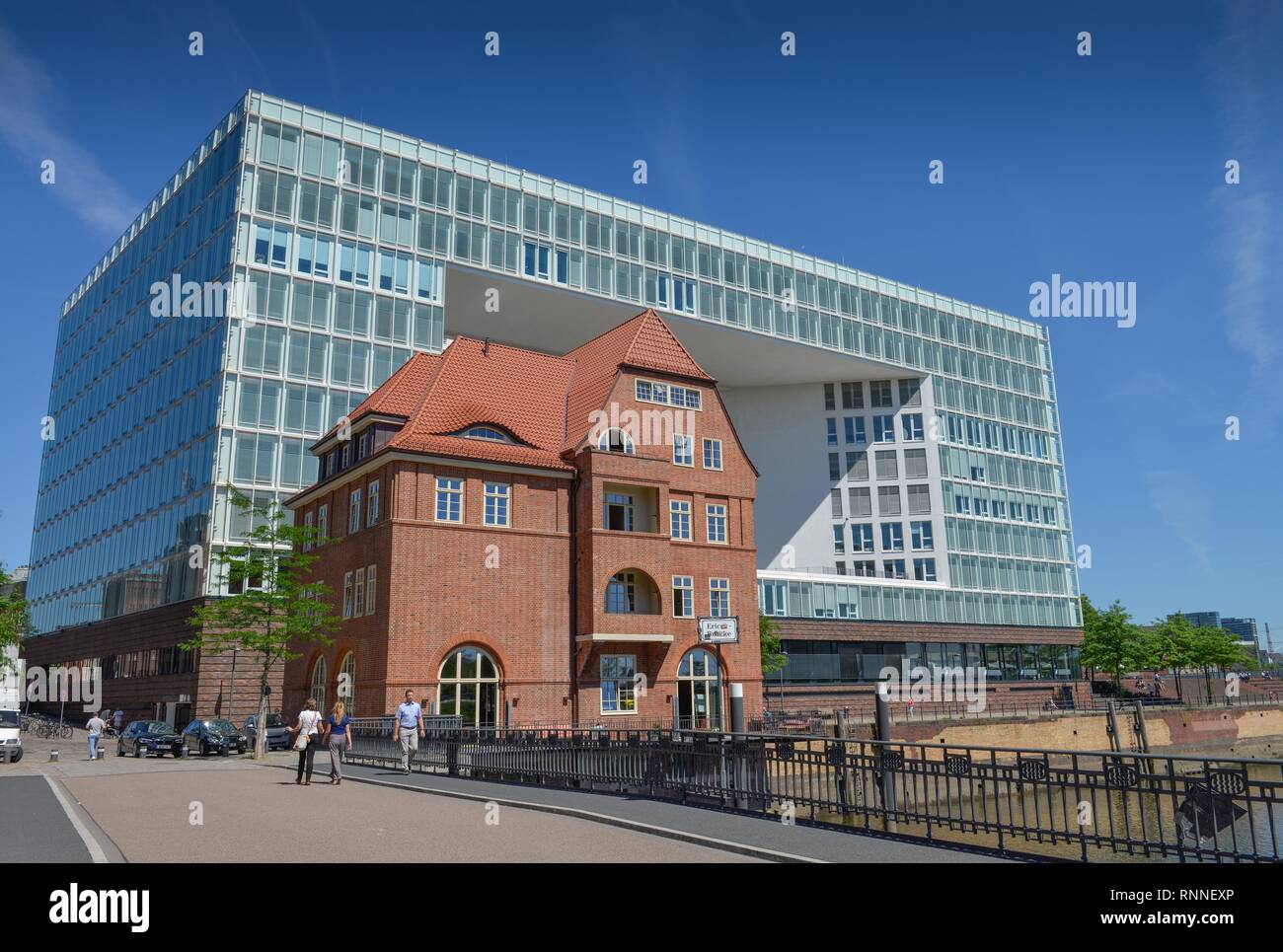 Vecchia casa doganale nella parte anteriore della casa Spiegel-Publishing, Ericusspitze, Hafencity di Amburgo, Germania Foto Stock