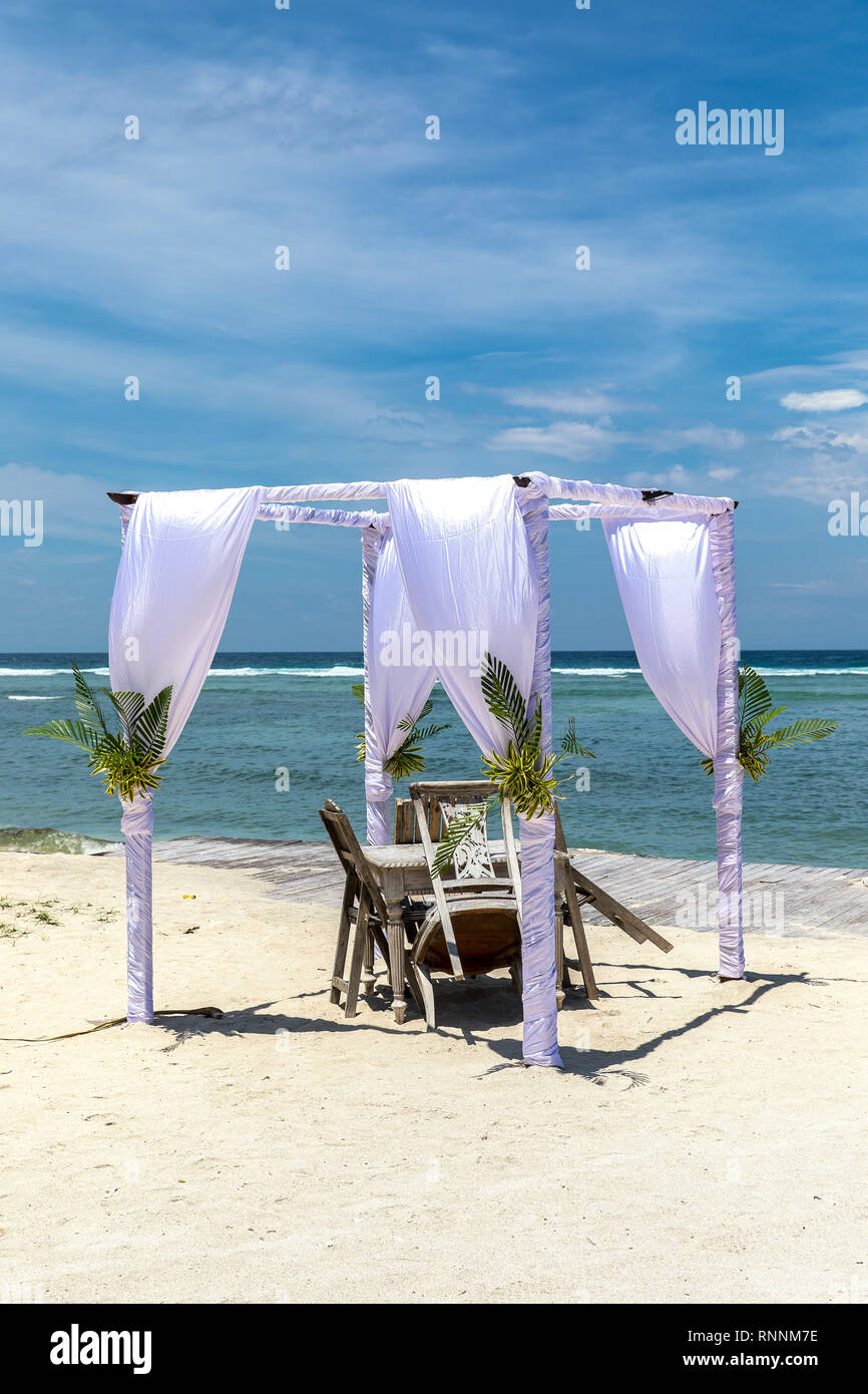 L'Indonesia, la decorazione di nozze sulla spiaggia sull'isola di Gili Trawangan. Foto Stock