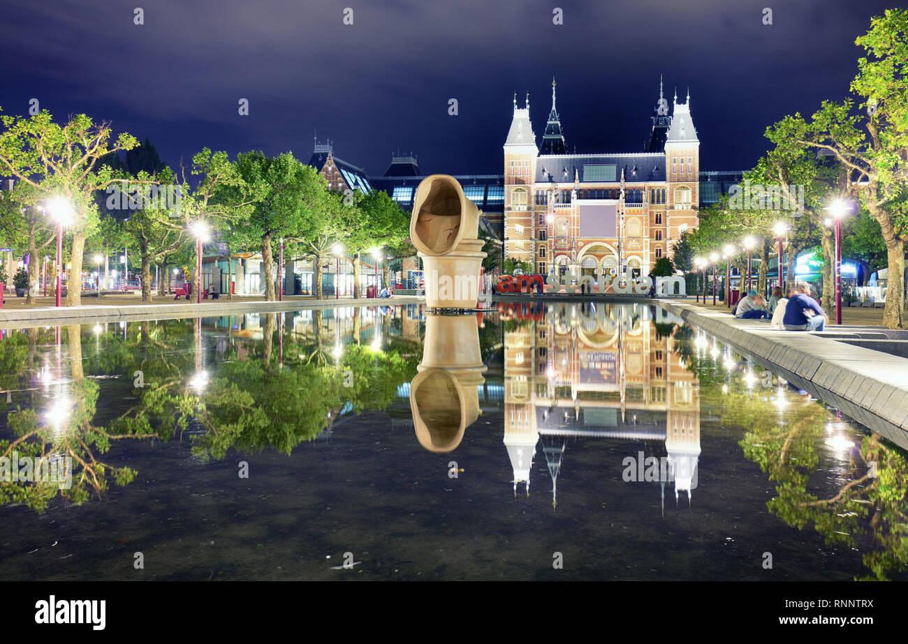 Amsterdam, Paesi Bassi - 15 agosto 2017: il Rijksmuseum Amsterdam museum area con le parole che ho AMSTERDAM in Amsterdam, Paesi Bassi. Foto Stock