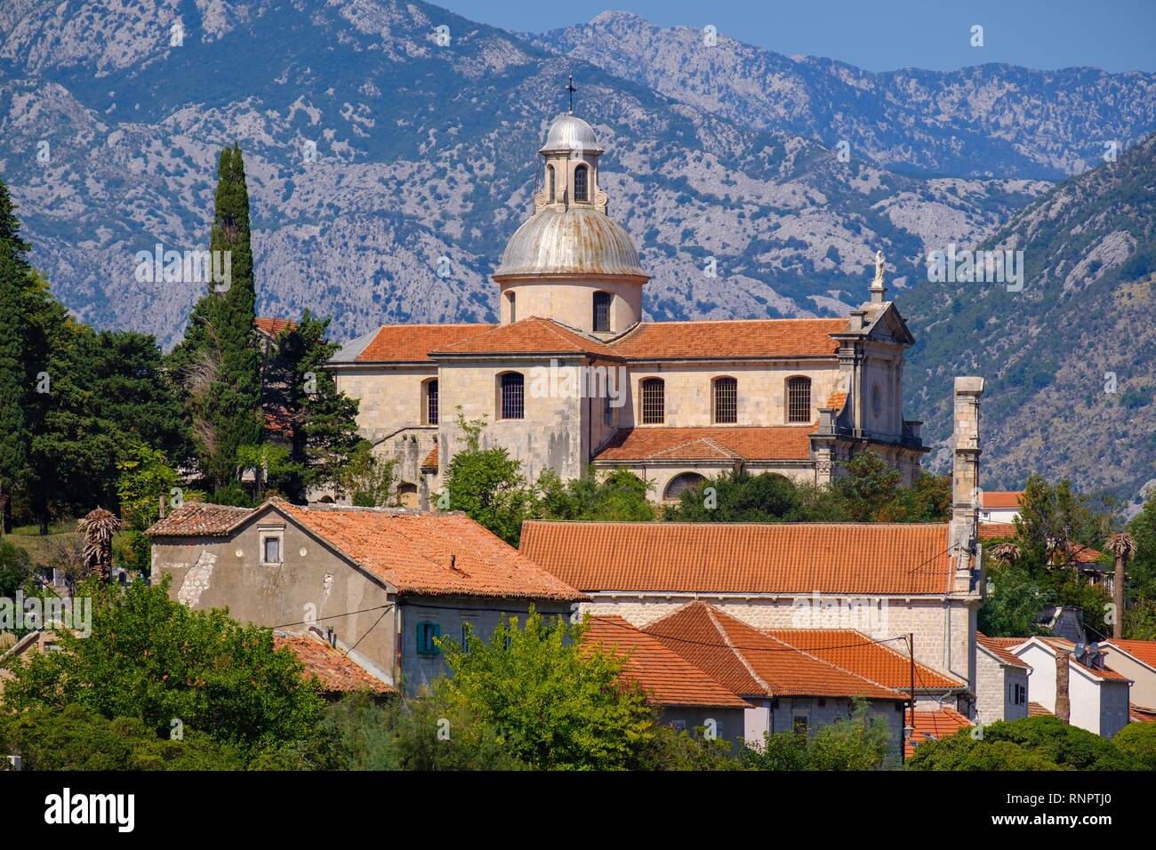 Chiesa Hram Bogorodicin, Prcanj, Baia di Kotor, Montenegro Foto Stock
