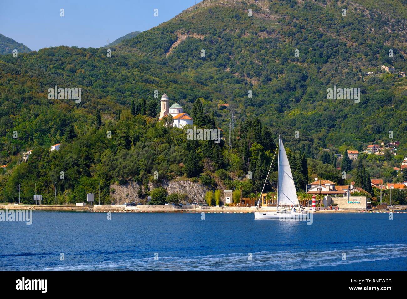 Chiesa Sveta Nedjelja in Kamenari, Baia di Kotor, Provincia Herceg Novi, Montenegro Foto Stock