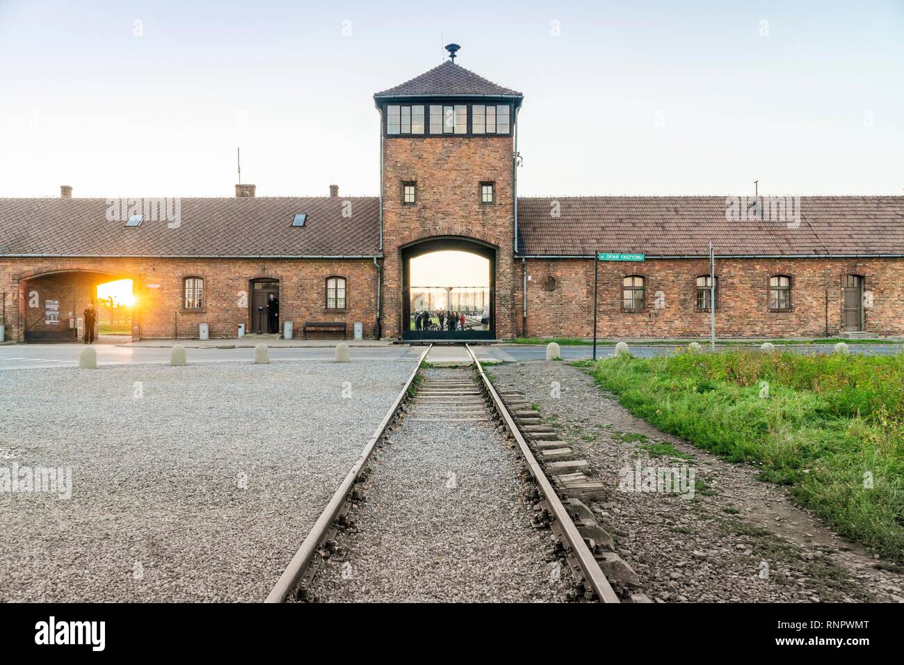 Stazione ferroviaria che conduce all ingresso principale del campo di concentramento di Auschwitz, oggi museo, Polonia Foto Stock