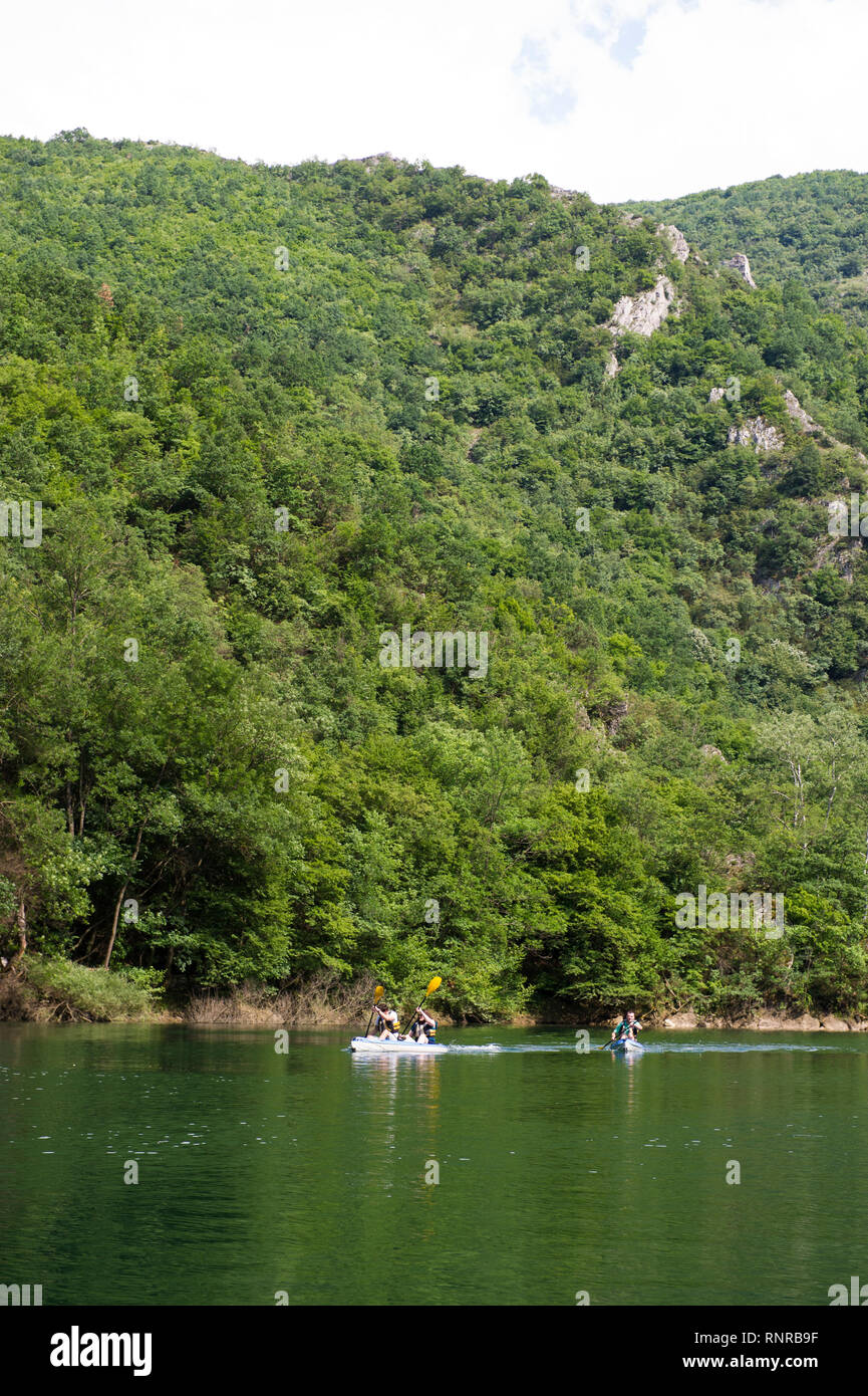 Andare in kayak Canyon Matka, Skopje, Macedonia Foto Stock