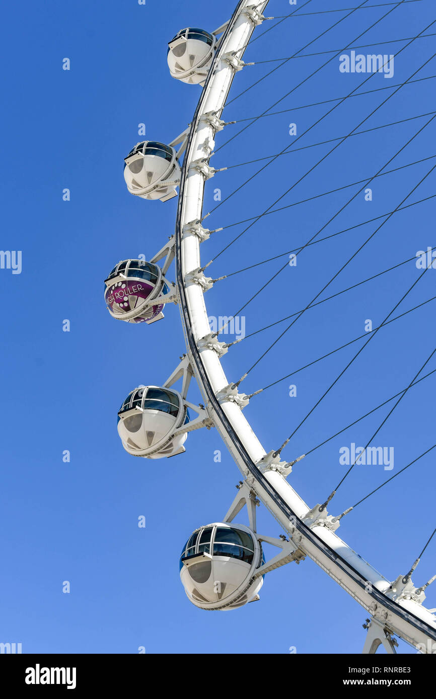 LAS VEGAS, NEVADA - Febbraio 2019: capsule in alto il rullo ruota gigante ride contro un cielo blu. Si tratta di un punto di riferimento e le principali attrazioni turistiche. Foto Stock