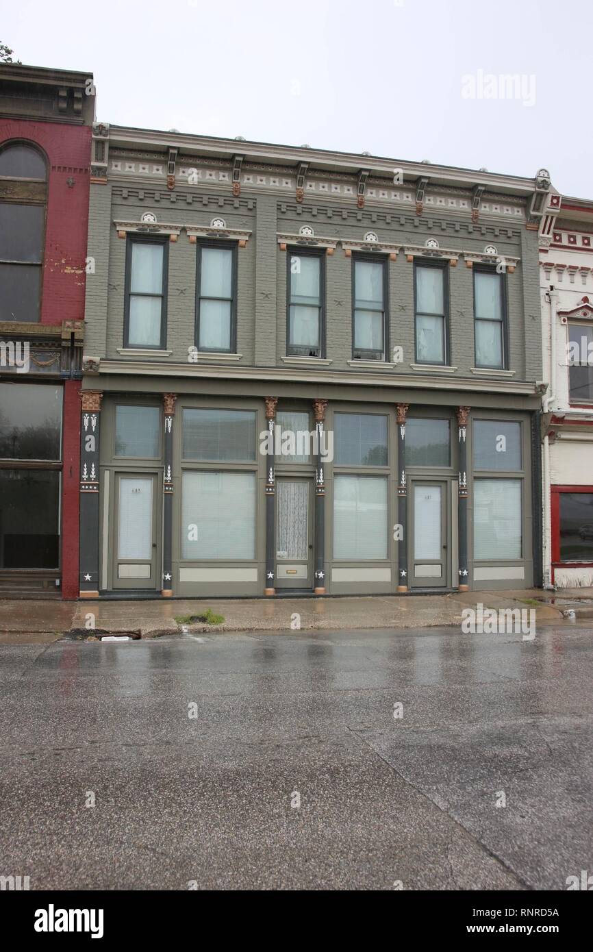 Ghisa Storefront e metallo di foglio cornicione in Lousiana, MO (17476845906). Foto Stock