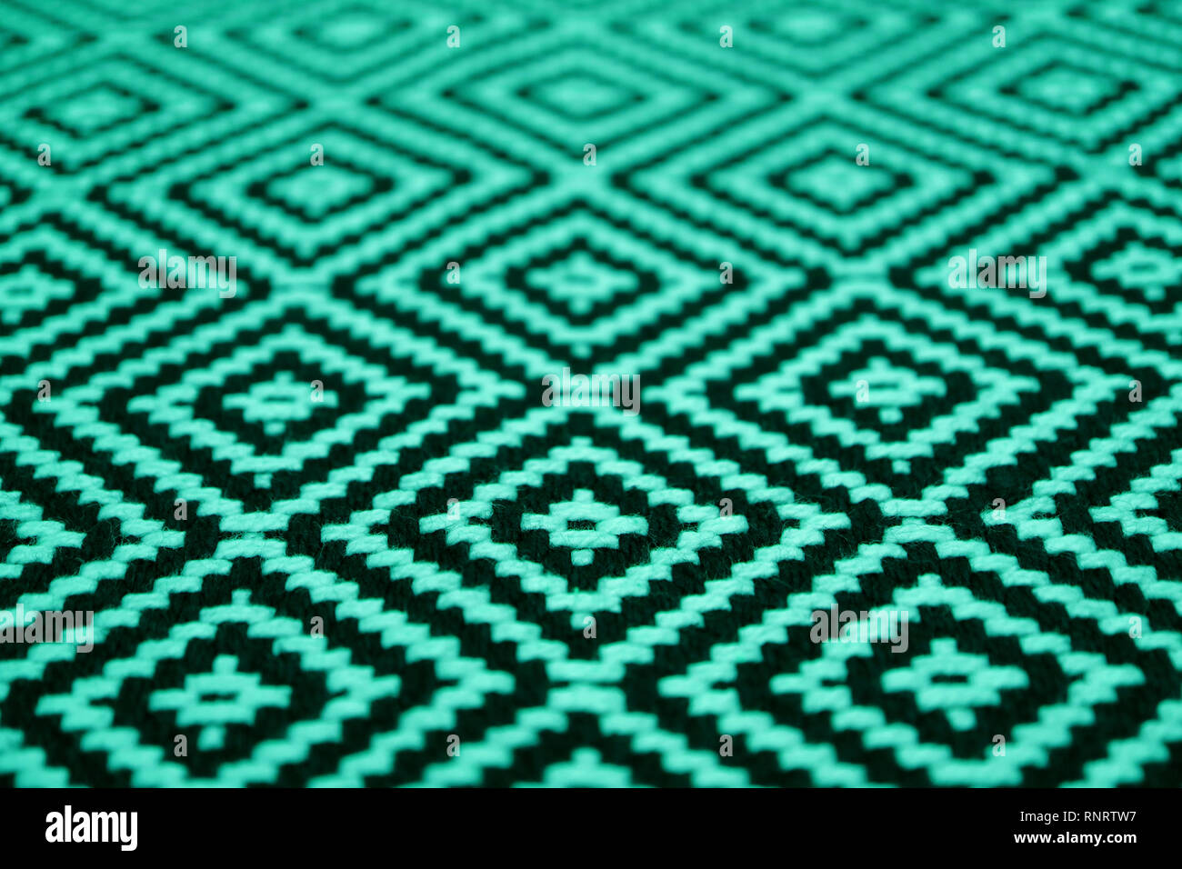 Chiuso fino splendido verde menta e colorati di nero modello etnico tessuto Foto Stock