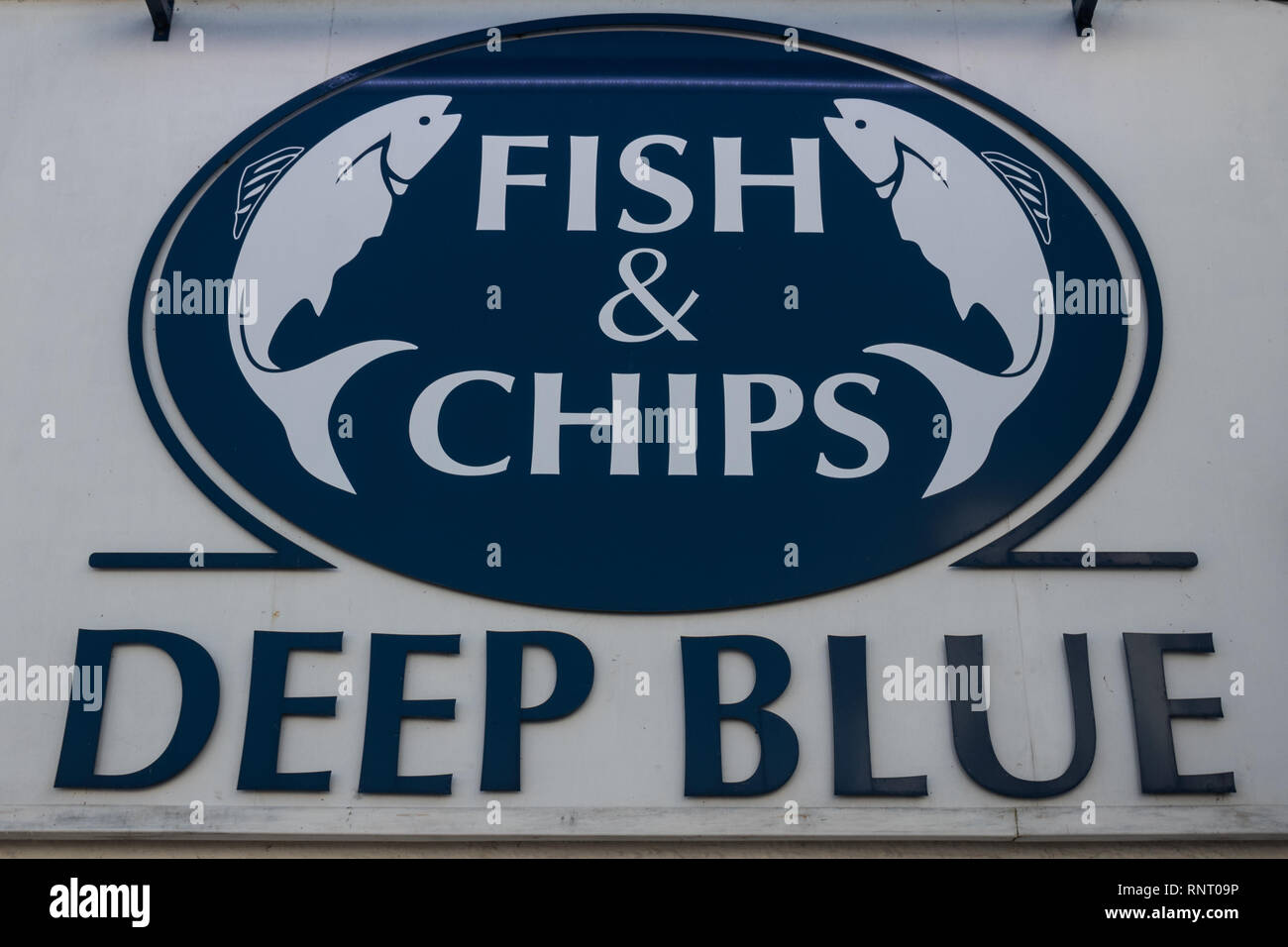 Il profondo blu del pesce e patatine,South Parade pier, Southsea, Portsmouth, Regno Unito Foto Stock