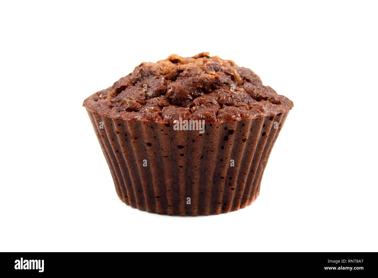 Marrone cioccolato muffin isolate su sfondo bianco Foto Stock