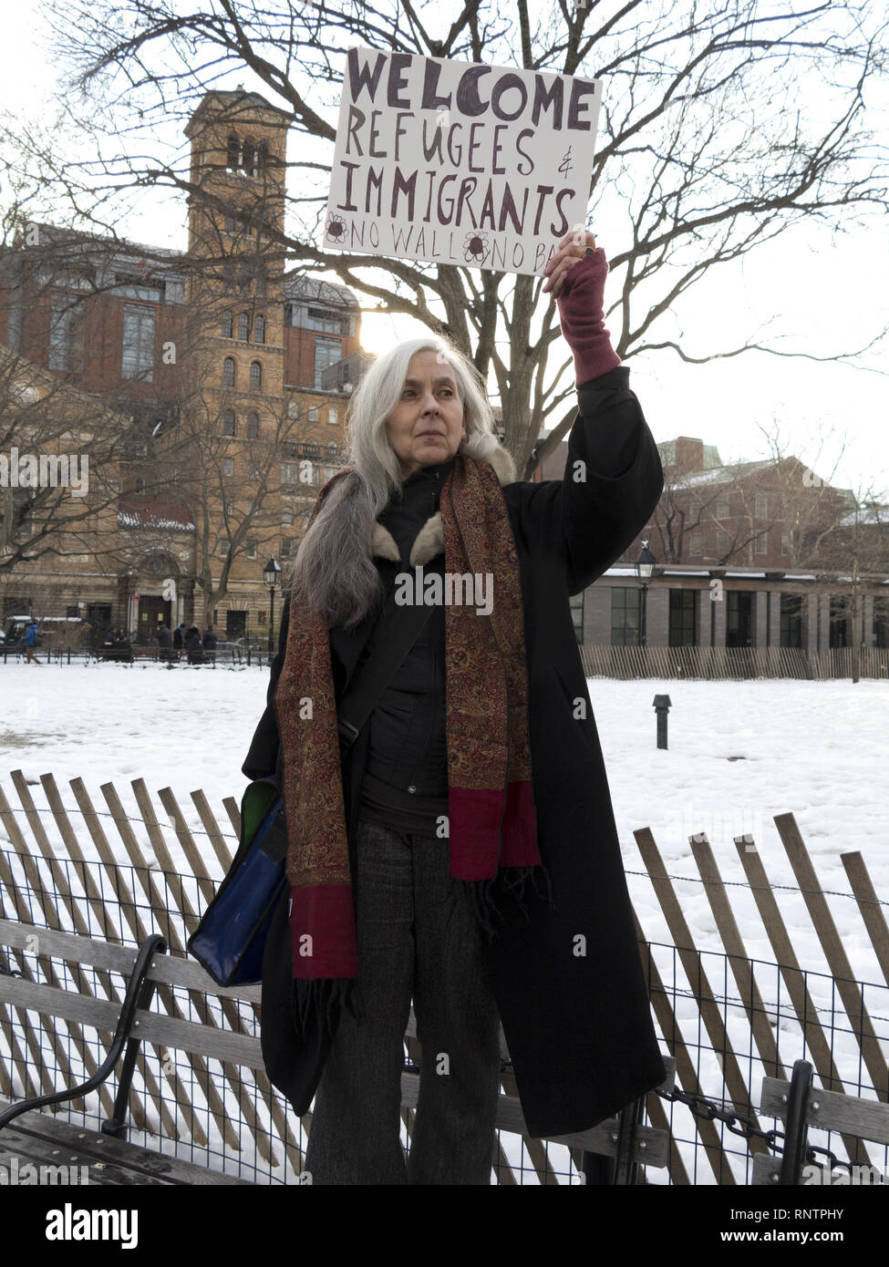 Rally contro le finestre rotte e C.E.I. a Washington Square Park di New York, 11 gennaio 2017. Centinaia di pro-attivisti in materia di immigrazione si sono riuniti per protesta Foto Stock