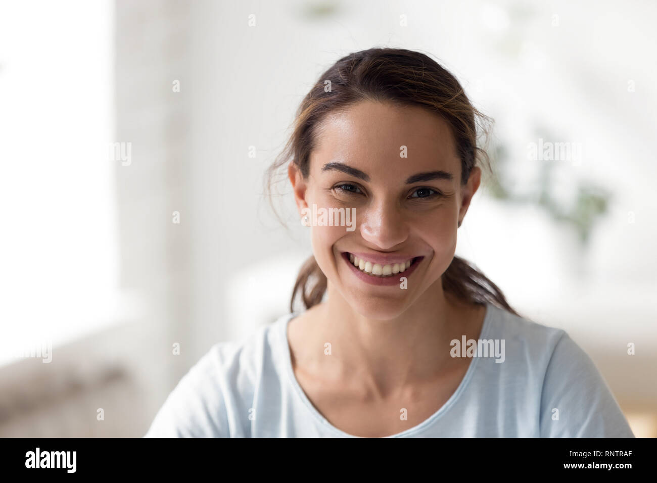 Close up ritratto felice razza mista femmina Foto Stock