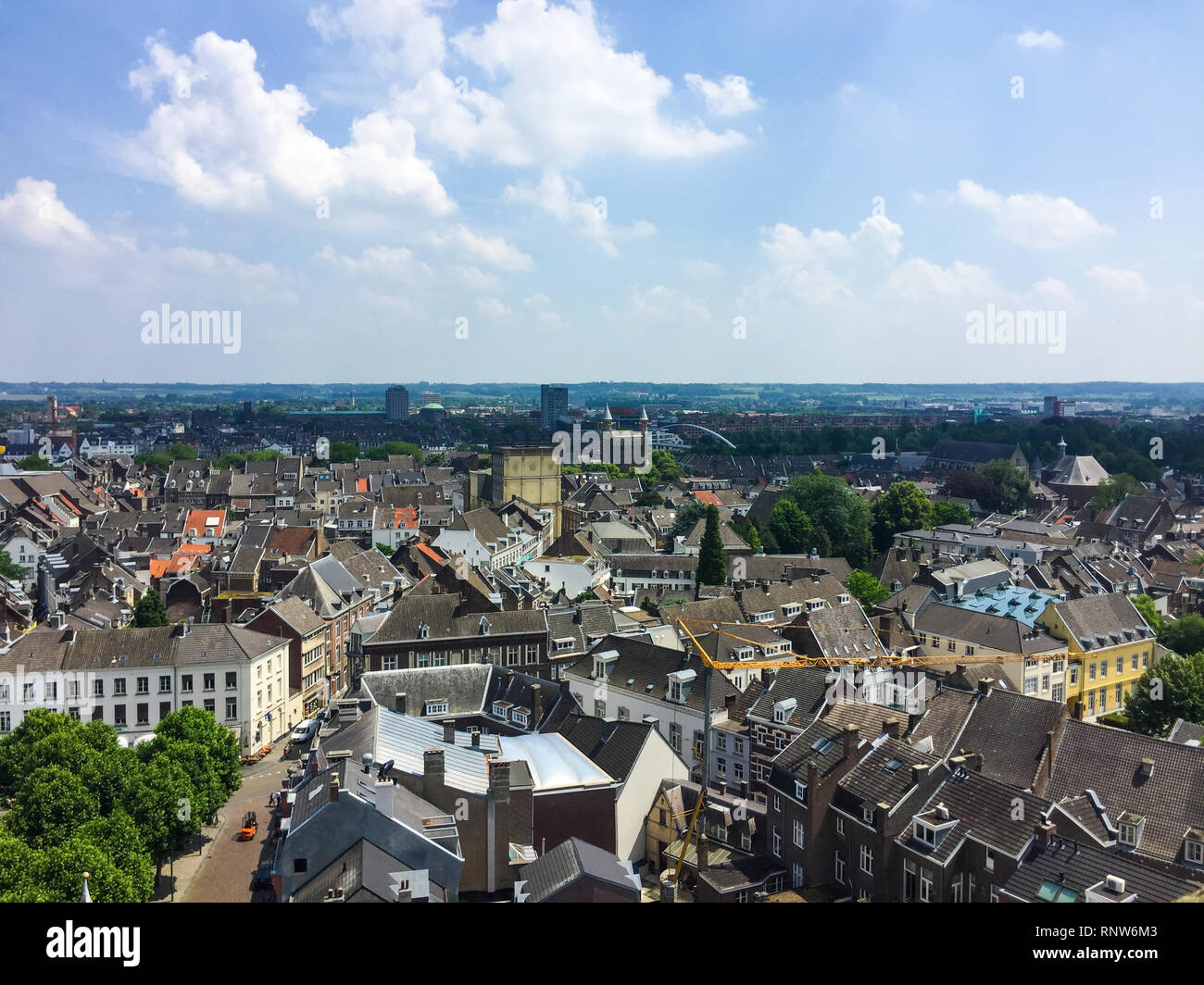 Vista aerea da Sint Janskerk (Torre San Giovanni Chiesa) sul paesaggio di Maastricht, Paesi Bassi Foto Stock