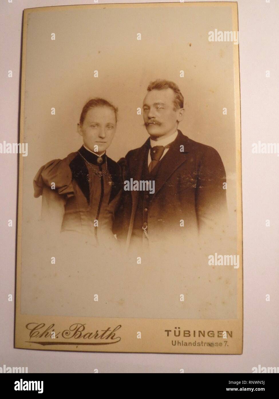 Ch Barth - Ehepaar dunkelangezogen, bürgerlich 1890er. Foto Stock