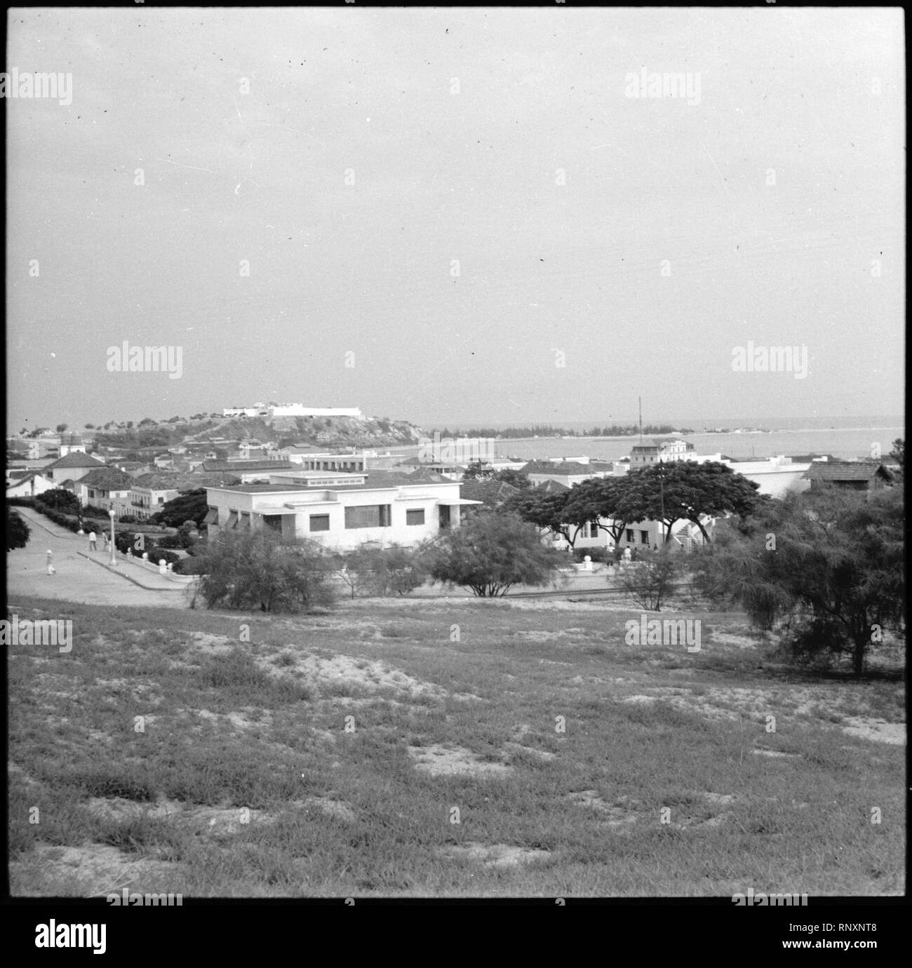 CH-NB - Portugiesisch-Westafrika, Luanda- Stadtansicht - Annemarie Schwarzenbach - SLA-Schwarzenbach-UN-5-26-090. Foto Stock