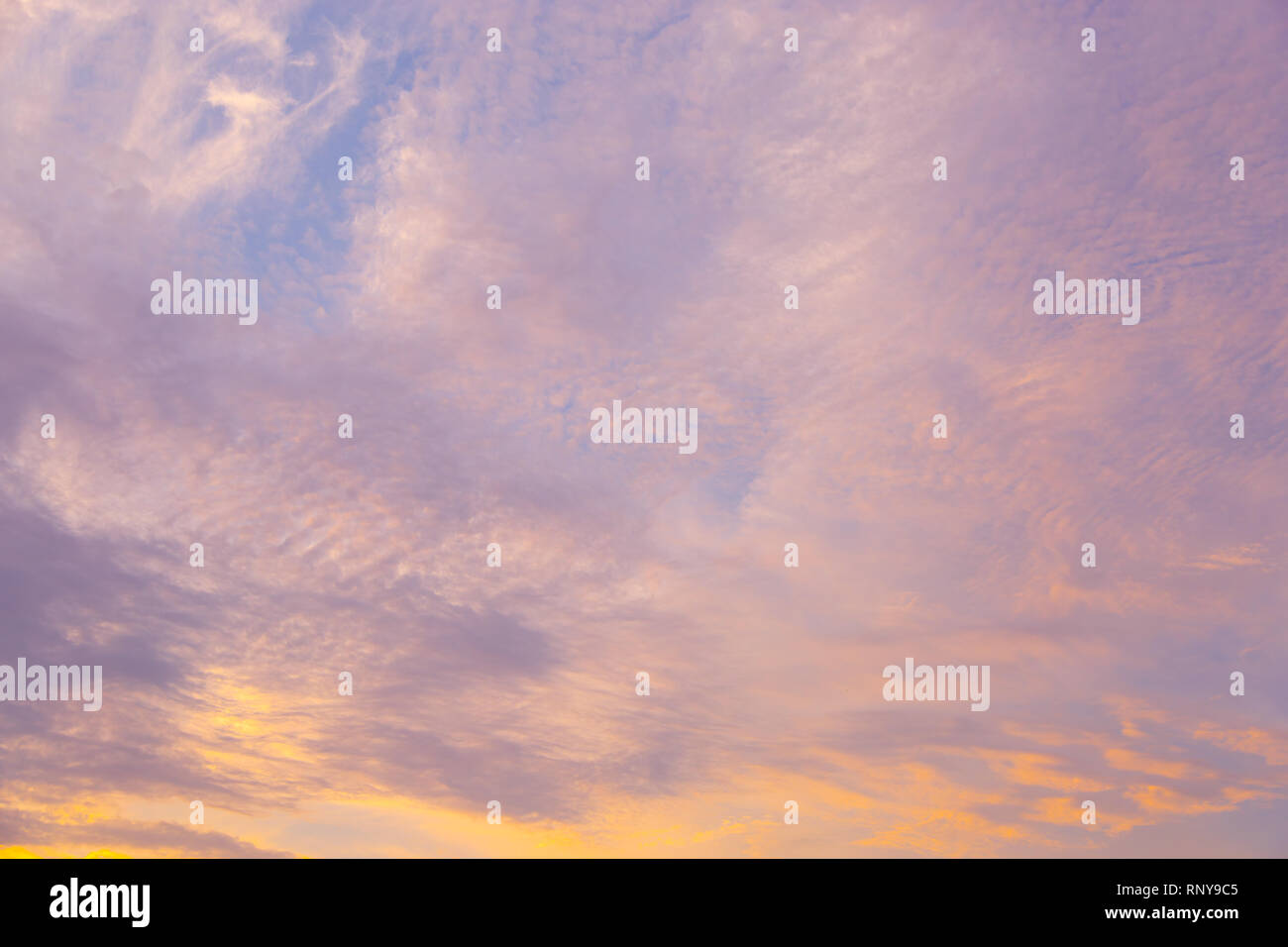 Pastel Cielo di tramonto in rosa, viola e blu Foto Stock