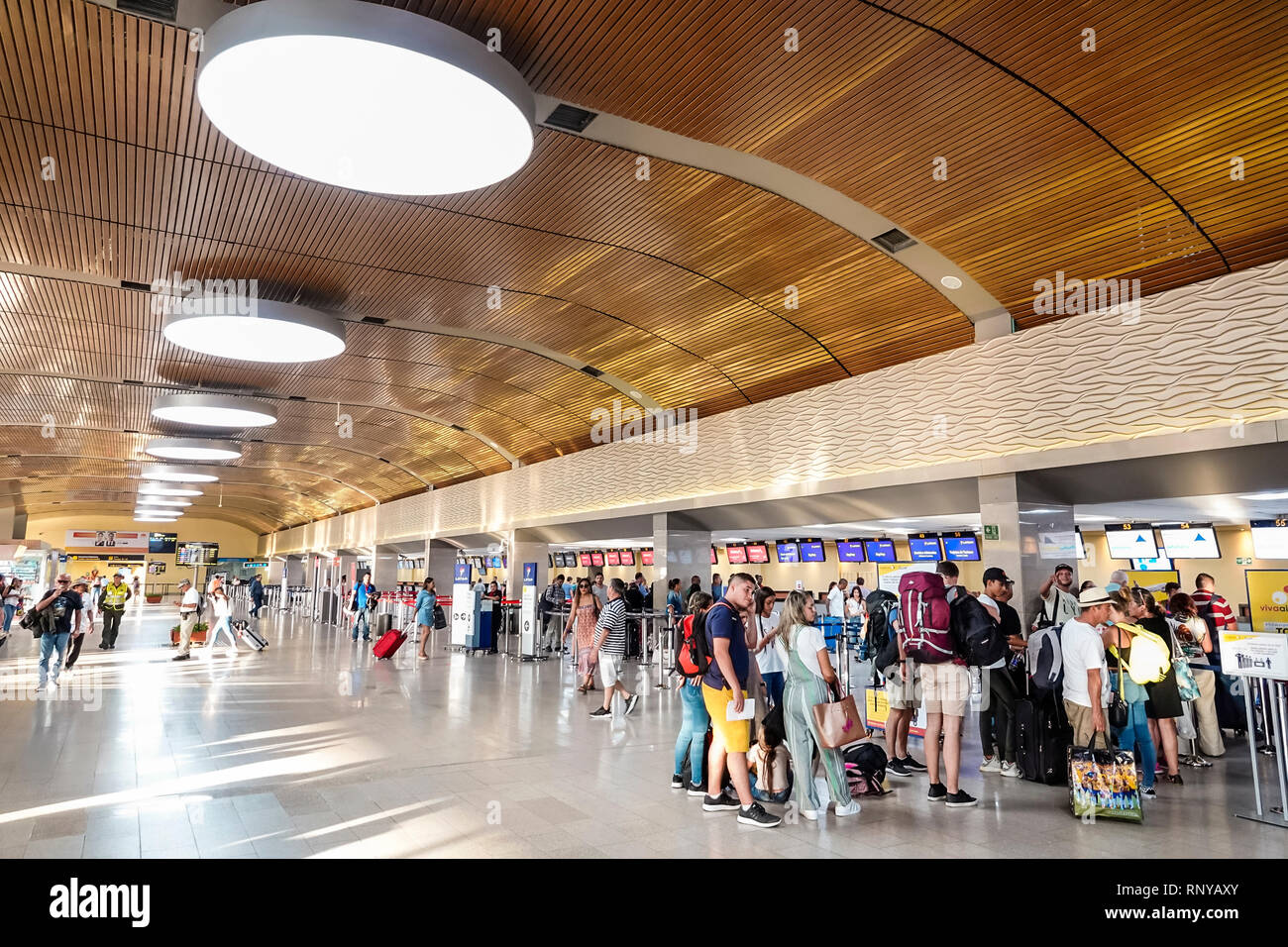 Cartagena Colombia, Aeropuerto Internacional Rafael Nunez Aeroporto, interno interno, terminal, Ispanic compagnie aeree bancone code, passeggero passe Foto Stock