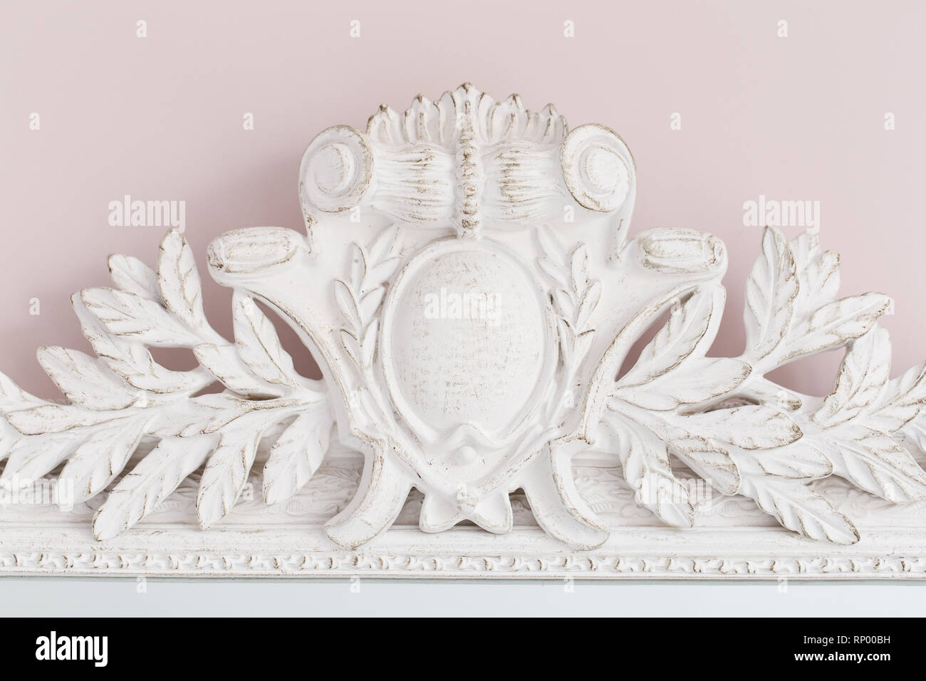 Close-up di un vintage specchio con ornamenti decorativi Foto Stock