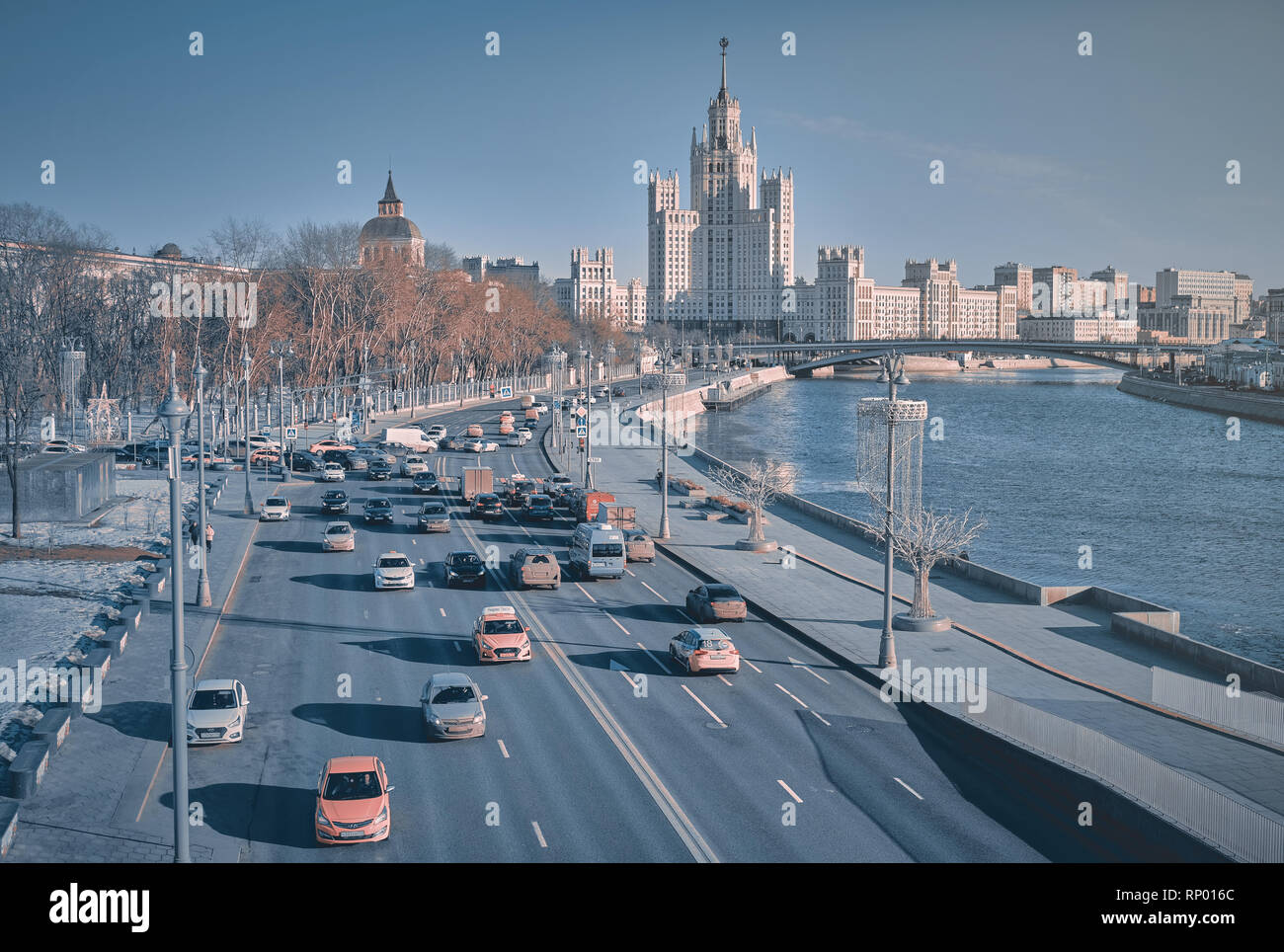 Mosca, Russia - 20 Feb 2018: vista panoramica di Mosca dal parco Zaryadye. Famosi e storici luoghi nel centro di Mosca. Relazione della stree Foto Stock