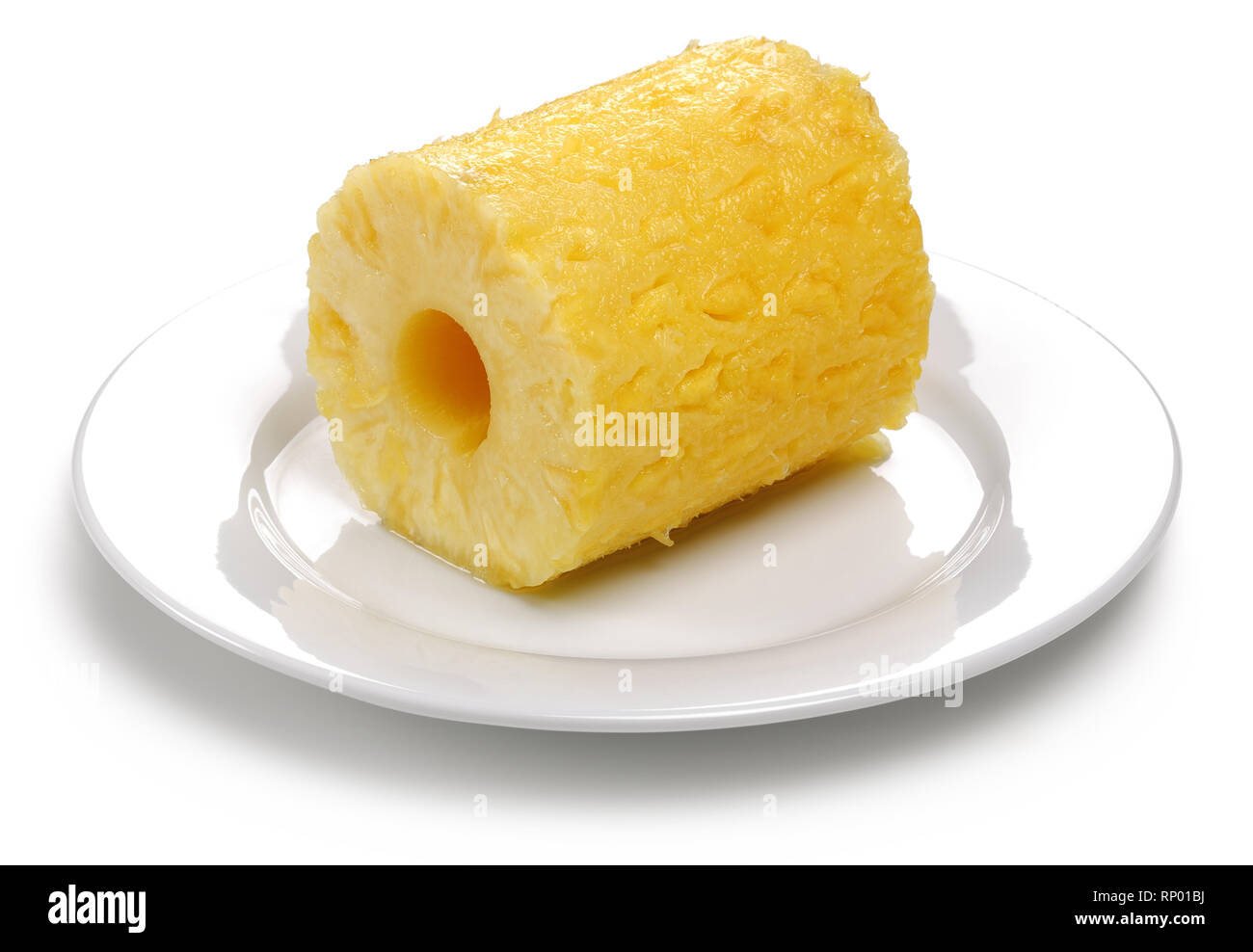 Sbucciate l'ananas frutta nella piastra isolata su sfondo bianco Foto Stock