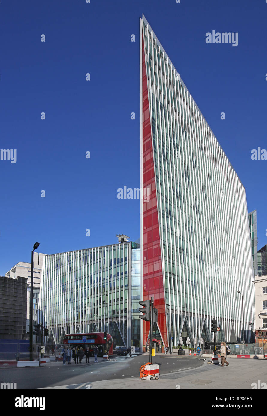 Recentemente completato la Nova Development sul lato opposto alla stazione Victoria di Londra, Regno Unito, progettato da PLP architettura. Contiene negozi, uffici e appartamenti. Foto Stock
