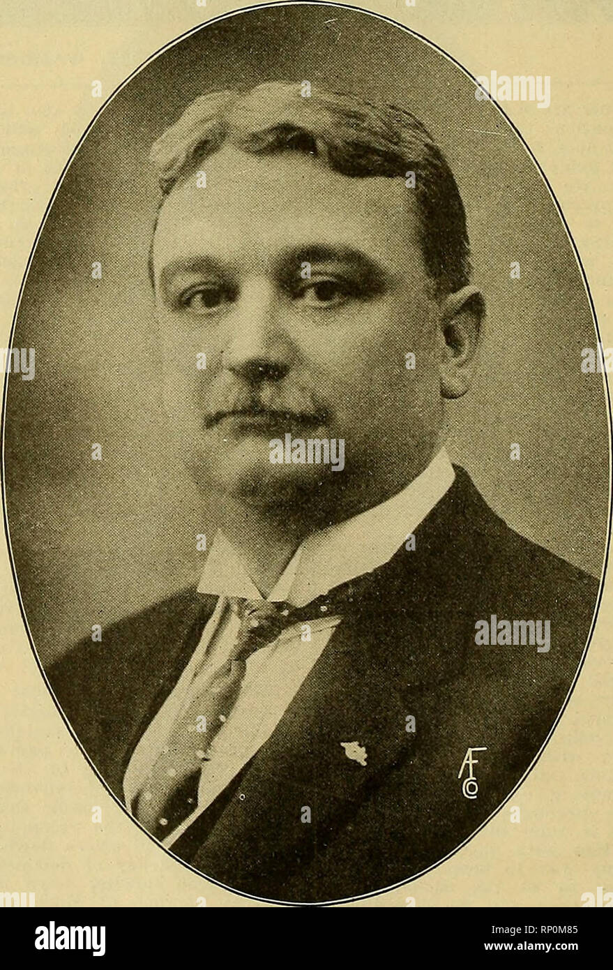 . Il fiorista americana : un giornale settimanale per il commercio. Floricoltura; fioristi. 190 2^egli American fiorista. Agosto 13, la rosa. Le rose la Estate. Uno dei maggior successo SDecialists rose in Philadelphia, Pa., sezione è James Verner di Garrett - Ford, Delaware County, .iust attraverso la Philadelphia county line. -S luoghi andare, il sig. Verner è comparativamente piccola, essendo: due case 45x380 piedi e un'altra sezione di sei tetti rialzati in un contenitore con un ingombro a pavimento circa una volta e mezza grande come le altre case combinati. Complessivamente vi sono 24.000 piante di rose tutte in grou Foto Stock